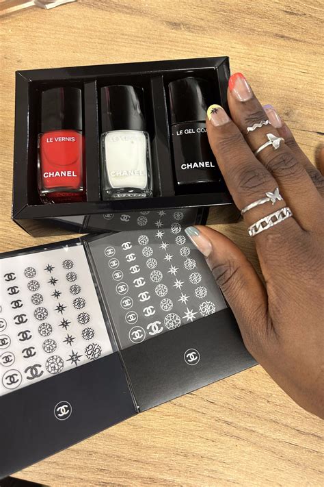 black chanel nail stickers|SET LE VERNIS Nail Looks Set .